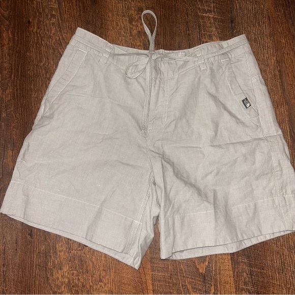The North Face Shorts Gray Drawstring Pockets Outdoors Hiking Casual Size 4 - Picture 2 of 5